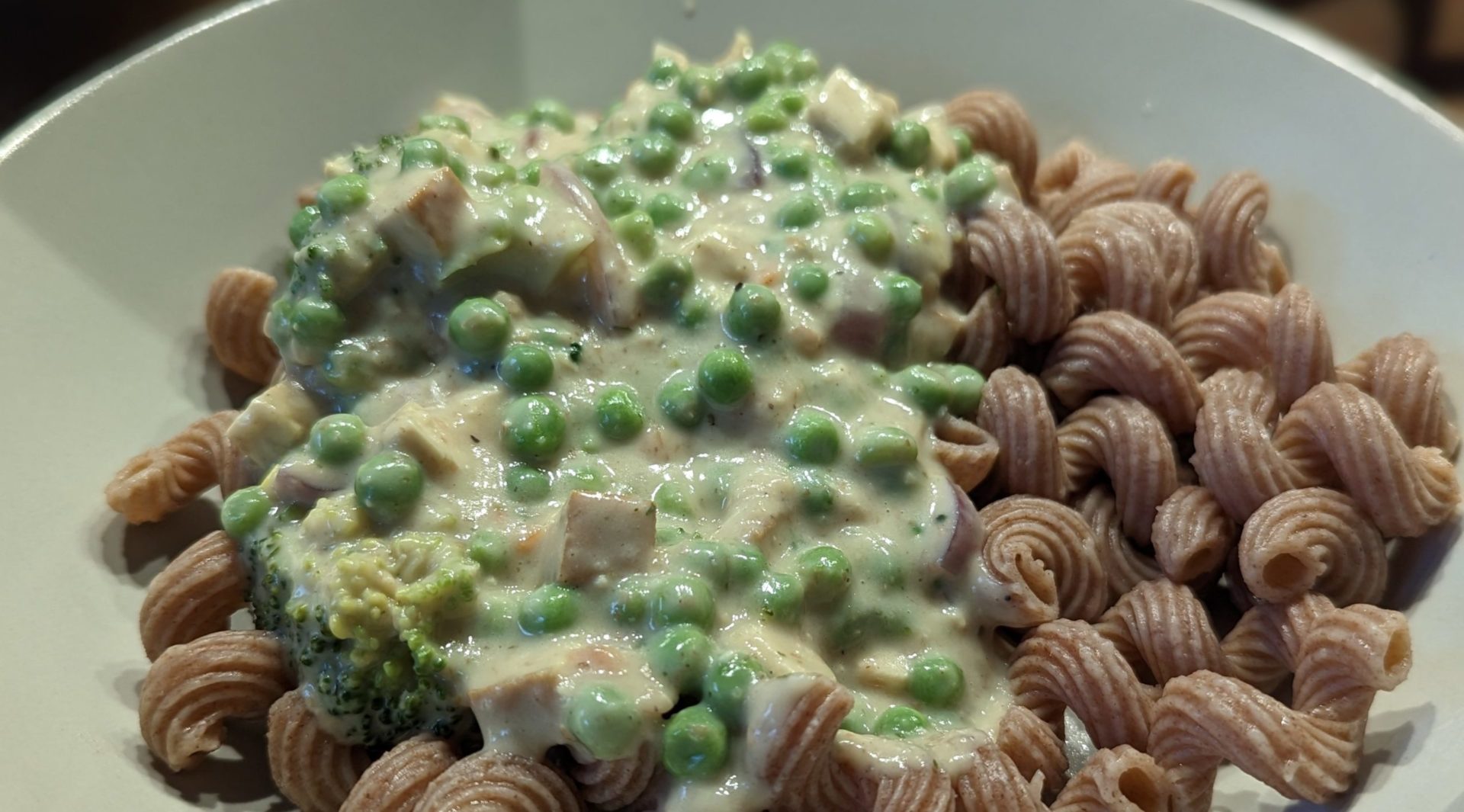 Vegane Tofu Erbsen Carbonara zuckerfrei • Vegane Ernährung