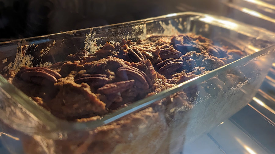 Möhrenkuchen Rezept - vegan und zuckerfrei - während der Zubereitung im Backofen